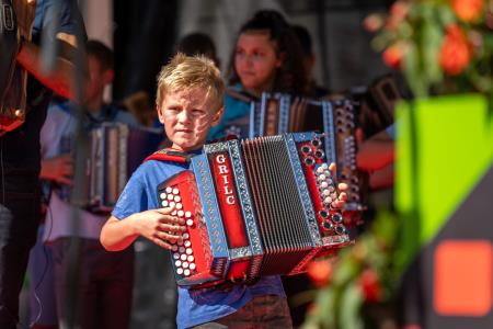 Veselo razpoloženje tudi na drugi festivalski dan Dnevov narodnih noš in oblačilne dediščine v Kamniku (17)